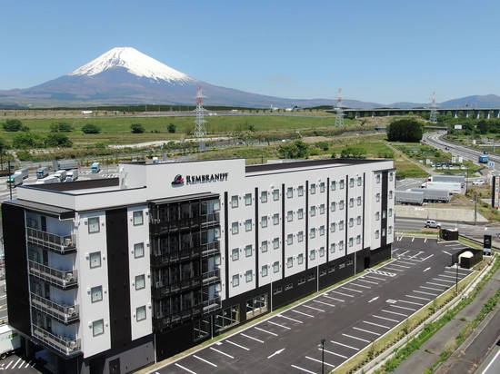 伦勃朗风格御殿场小门