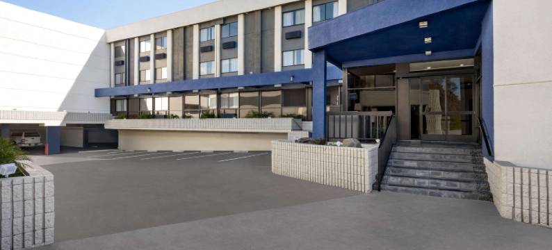 蒙特雷帕克呗盟酒店(Baymont by Wyndham Monterey Park)图片