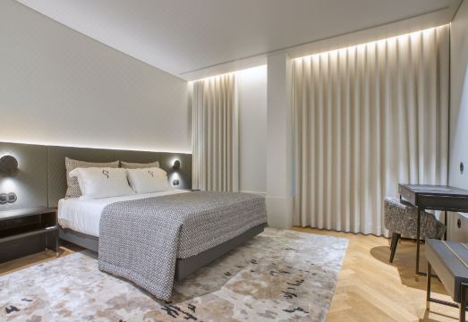 Palatial SuitesHotel Overview