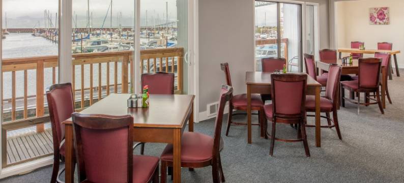 阿斯托里亚河滨旅馆(Astoria Riverwalk Inn)图片