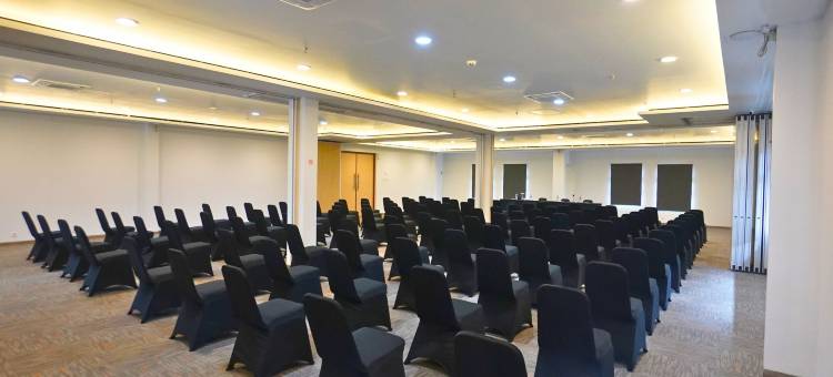 万隆帕西尔科贾Front One酒店(Front One Hotel Pasir Koja Bandung)图片