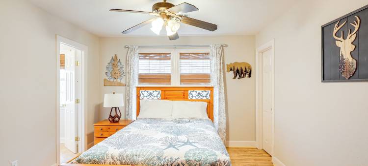 码头，甲板和景观：朱厄特湖畔小屋！(Dock, Decks & Views: Lakefront Cottage)图片