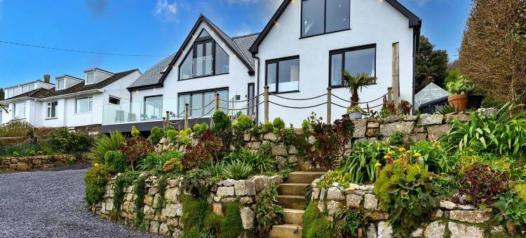 Beach House in Mousehole with Stunning Sea Views图片