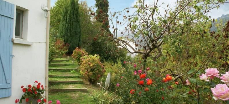 Riverside Home in Folelli图片