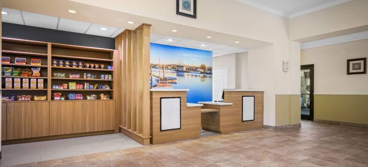 斯托宁顿神秘区拉昆塔温德姆套房酒店(La Quinta Inn & Suites by Wyndham Stonington-Mystic Area)图片