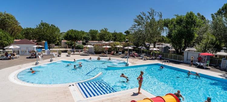 Lodge at the Marina Family Resort in Punta Marina图片