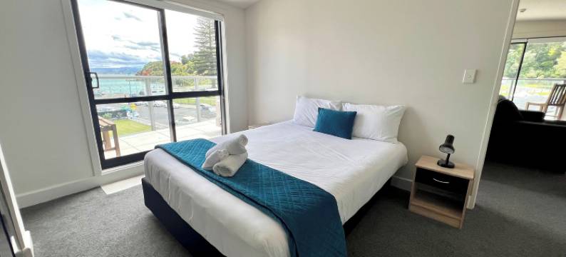 亚当斯6号(6 on Adams)图片