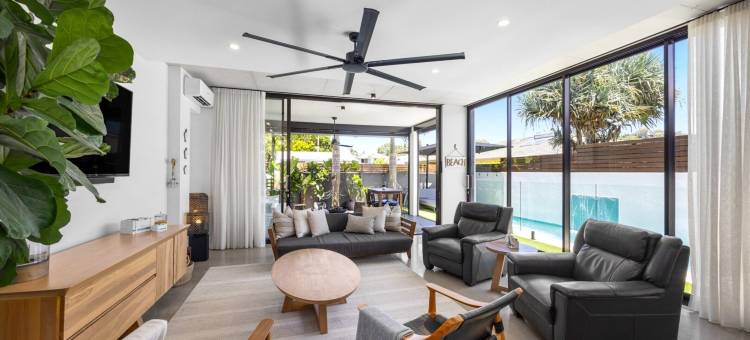 宽敞的三卧室静居，带烧烤和泳池(Spacious 3-bedroom Retreat With BBQ and Pool)图片