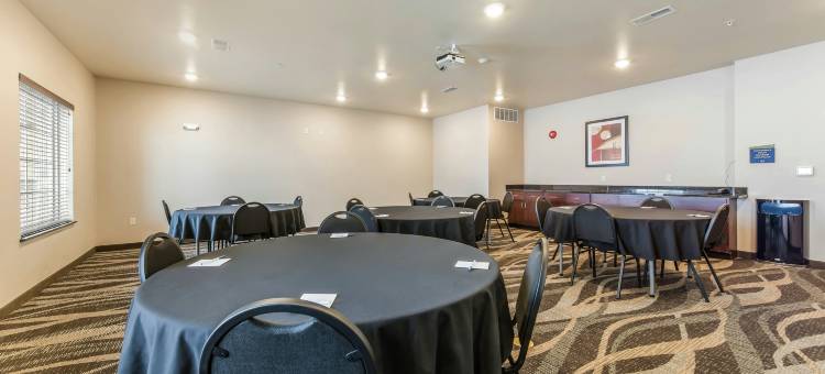鹅卵石酒店-哈钦森(Cobblestone Hotel & Suites - Hutchinson)图片