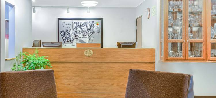 格林贝速8酒店-近体育场(Super 8 by Wyndham Green Bay Near Stadium)图片