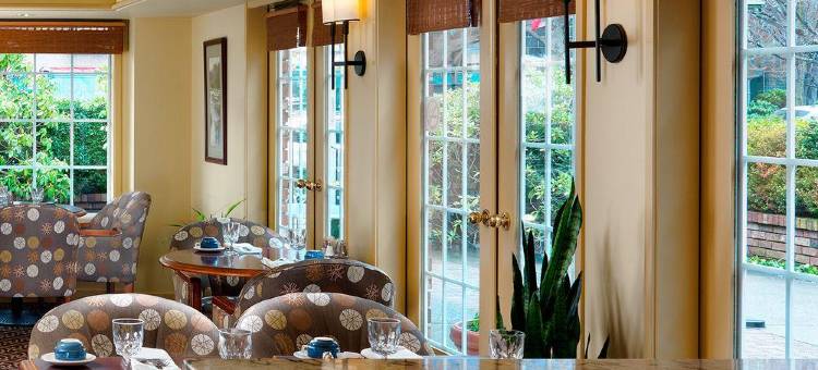 苏格兰皇家套房酒店(Royal Scot Hotel & Suites)图片