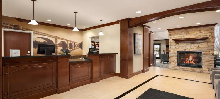 Staybridge Suites 俄克拉何马城的鹌鹑泉(Staybridge Suites Oklahoma City-Quail Springs)图片