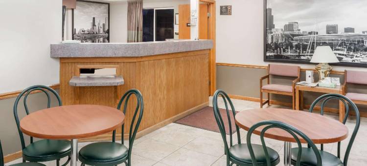 沃齐卡速8酒店(Super 8 by Wyndham Watseka)图片