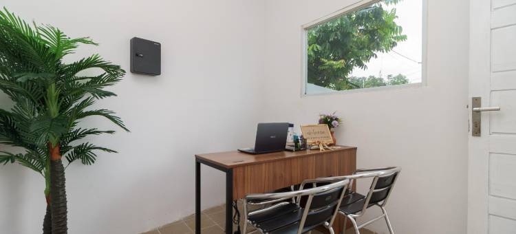 红多兹酒店@巨港惹兰德曼勒巴拉亚(RedDoorz @ Jalan Demang Lebar Raya Palembang)图片