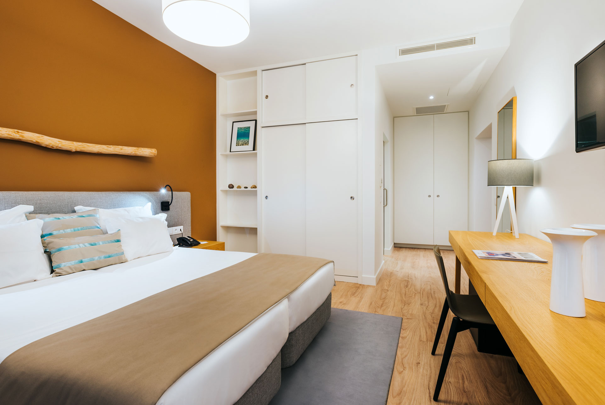 Vila Baleira Village Over view