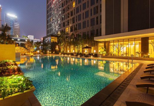 the Summit HotelHotel Overview