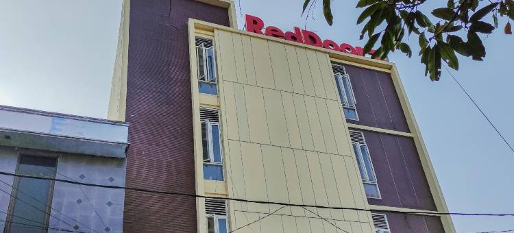 瑞德多兹普拉斯酒店 @ K23 朗库特马达雅(RedDoorz at K23 Rungkut Madya)图片