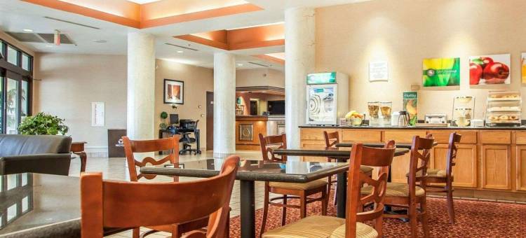 密尔沃基机场品质套房酒店(Quality Suites Milwaukee Airport)图片