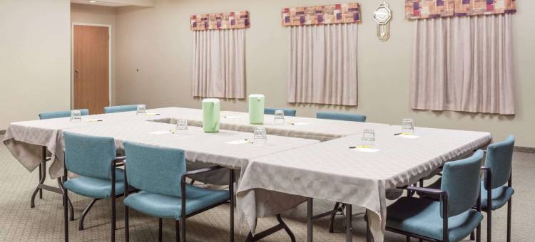 道芬速8酒店(Super 8 by Wyndham Dauphin)图片