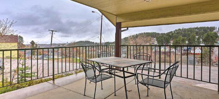 Convenient Lead Condo w/ Deck & Town Views!图片