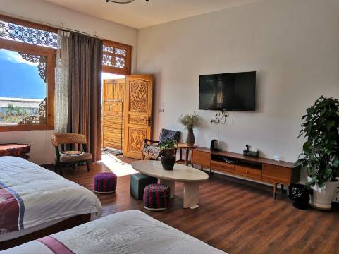 大理市双廊镇忆白民宿(民族文化街分店)