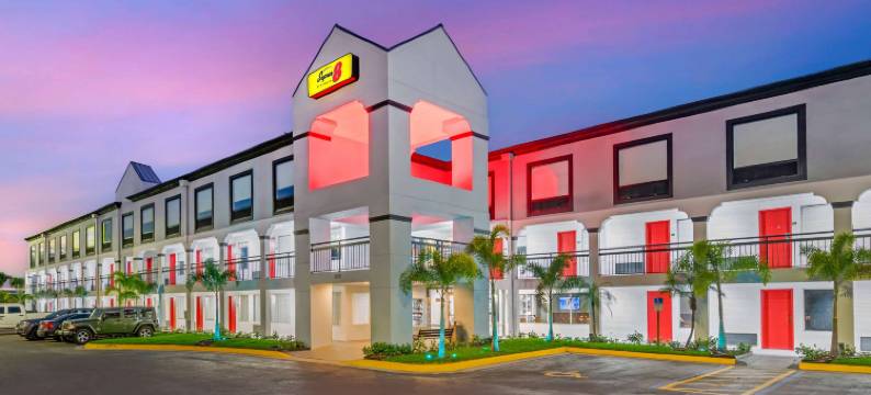 奥兰多温德姆速 8 酒店(近佛罗里达购物中心)(Super 8 by Wyndham Orlando Near Florida Mall)图片