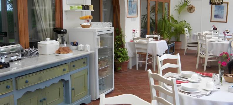 特朗博斯盖特威克住宿加早餐酒店(Trumbles Gatwick B&B)图片