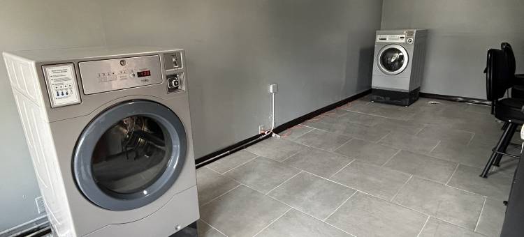 红屋顶的HomeTowne Studios - 蒙哥马利 - 中城(HomeTowne Studios Montgomery - Midtown)图片