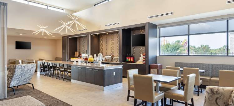 瓦瑞诺宾贝斯特韦斯特优质行政公寓(Best Western Plus Executive Residency Rigbys Water World Hotel)图片