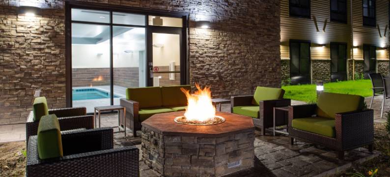 坎顿万豪万枫套房酒店(Fairfield Inn & Suites Canton)图片