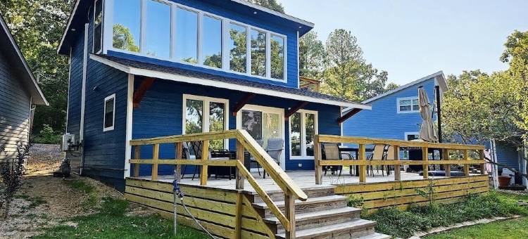 The Pettit Bay Hideaway - Lakeview, Pool, Wifi, Large Deck, Firepit, and More!图片