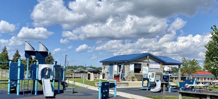 Blue Water Hideaway...Awesome renovation...Incredible River Views...Free Wifi图片