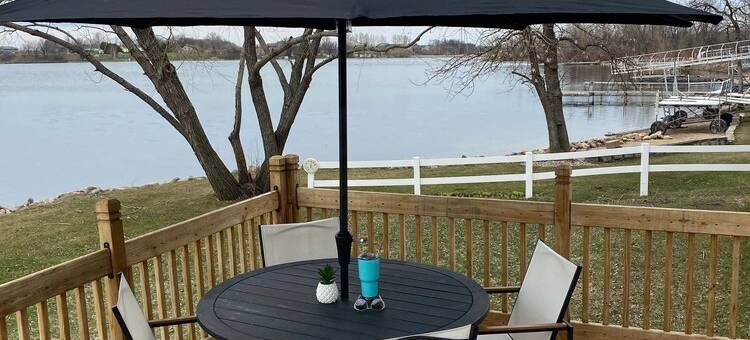 里诺湖畔可观赏美丽日落的木屋!(Enjoy Beautiful Sunsets on Lake Reno!)图片