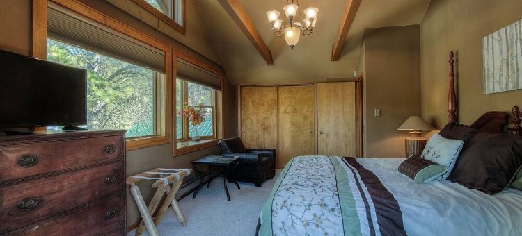 洛斯特营地特里峰仅几个街区山林小屋(Lost Camp Lodge just a few blocks from Terry Peak)图片