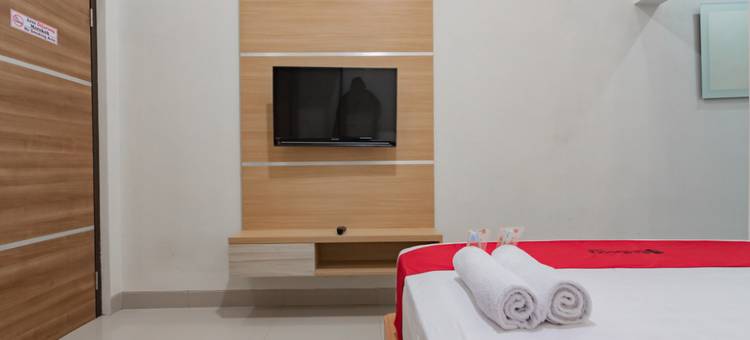 红多兹伊斯兰酒店-塔西马来亚波米宾馆(RedDoorz Syariah @ Boemi Guesthouse Tasikmalaya)图片