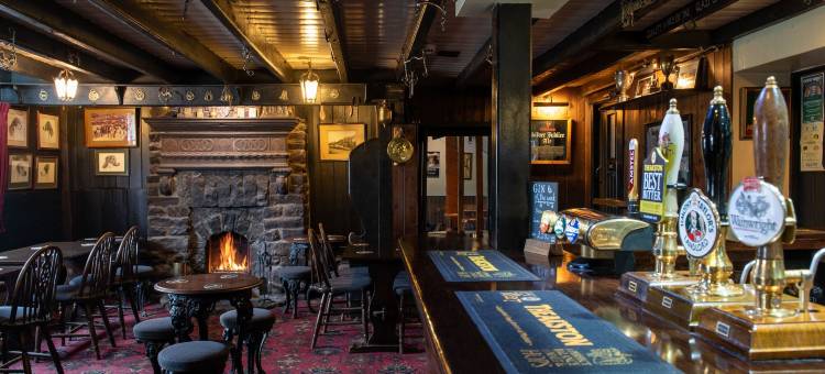 狐狸和猎犬酒店(The Fox & Hounds Inn)图片