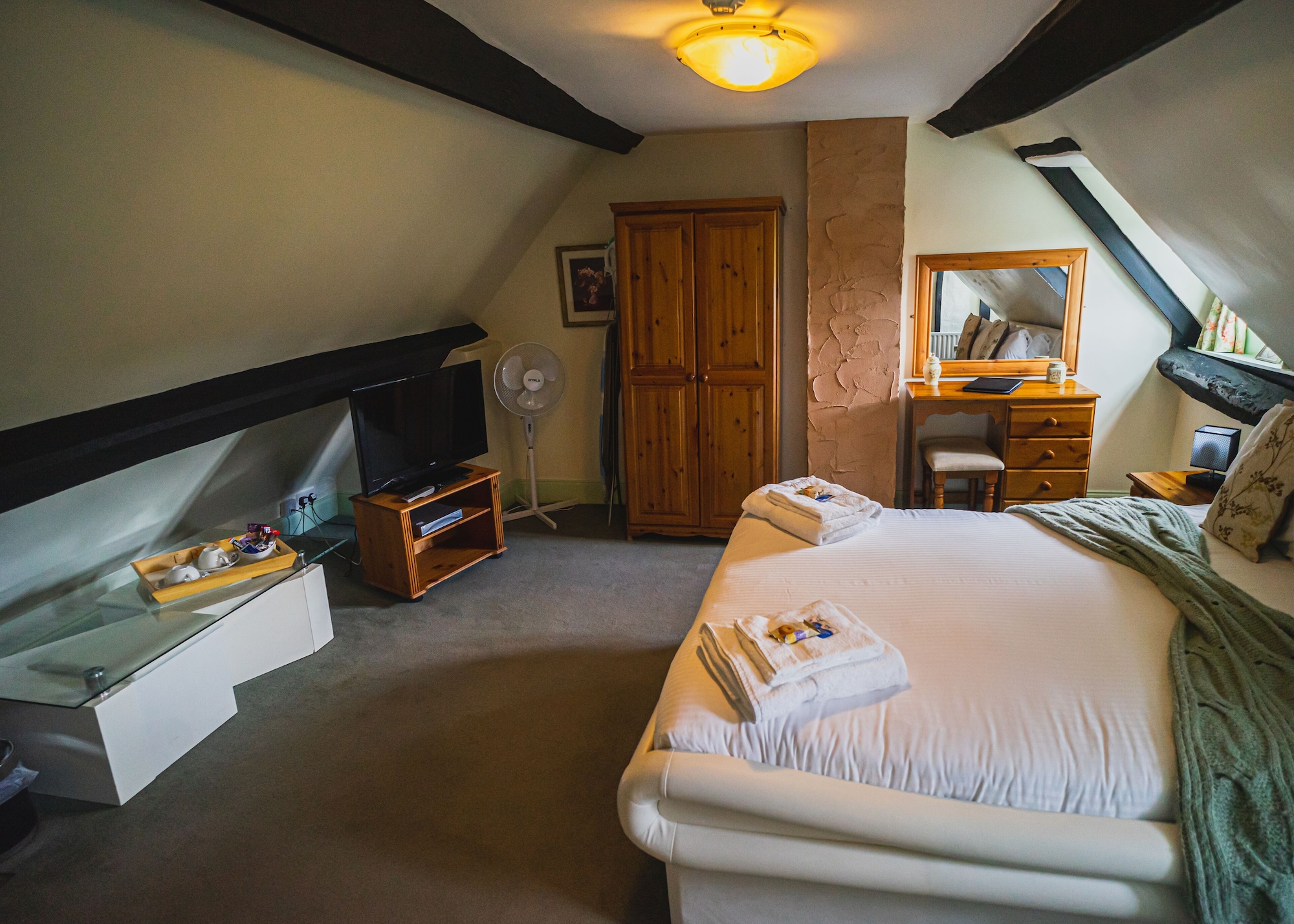 The Mug House Inn Over view