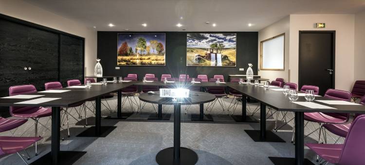 洛吉斯酒店餐厅 Les 2 Rives - A75，河边(Logis Hôtel Restaurant les 2 Rives - Chambres Climatisees - A75, en Bordure de rivière)图片
