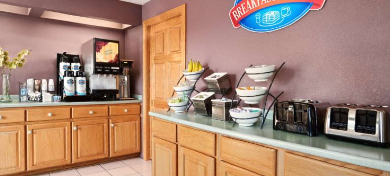 洛根呗盟套房酒店(Baymont by Wyndham Logan)图片