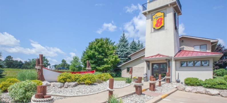 霍顿湖速8酒店(Super 8 by Wyndham Houghton Lake)图片