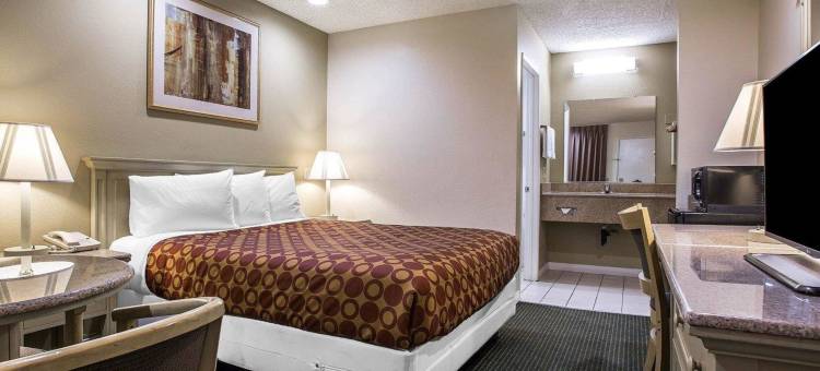 圣地亚哥东桑蒂罗德威酒店(Rodeway Inn Santee San Diego East)图片