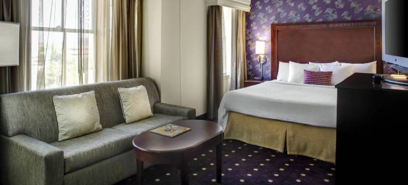 堪萨斯城乡村俱乐部广场万怡酒店(Courtyard Kansas City Country Club Plaza)图片