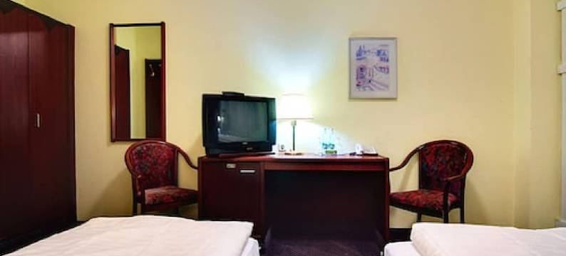 罗斯托克托尔卡溪利诺酒店(Hotel Ziegenkrug Rostocker Tor)图片