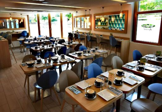 Residhome AsnieresHotel Overview