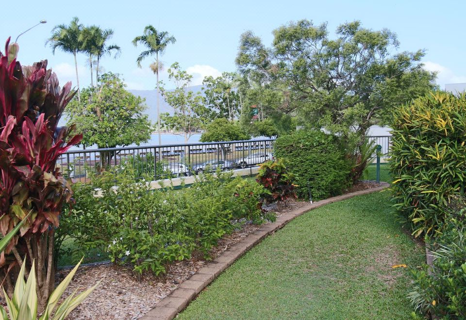 Cairns Aquarius Hotel Overview