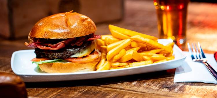 踢屁屁草市场-仅限18岁以上入住(Kick Ass Grassmarket (18+))图片