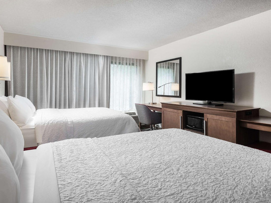 狄伯瑞-德尔托纳欢朋酒店