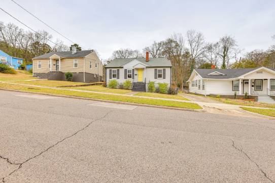 步行至拉夫纳山:带院子的家庭住宅(Walk to Ruffner Mountain Family Home with Yard)