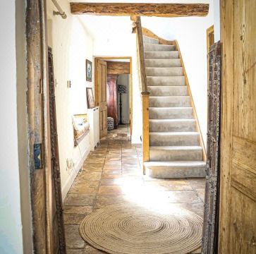 Large Pretty Farmhouse 2 mins from Burford, Cotswolds ,Pet friendly. Big Garden Hotel Overview