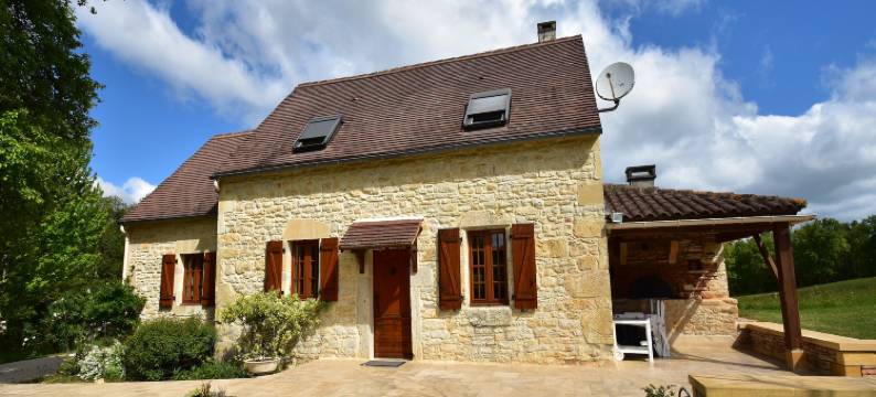 Spacious holiday home with private pool图片